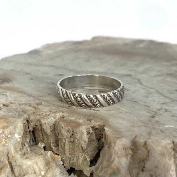 Sterling Silver 925 Textured Diagonal Pattern Band Wedding Ring Size 6.5 - Picture 7 of 14